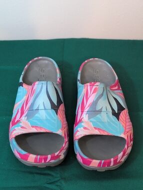 Sperry WomansTropical Print Slide Sandals in Pink & Blue